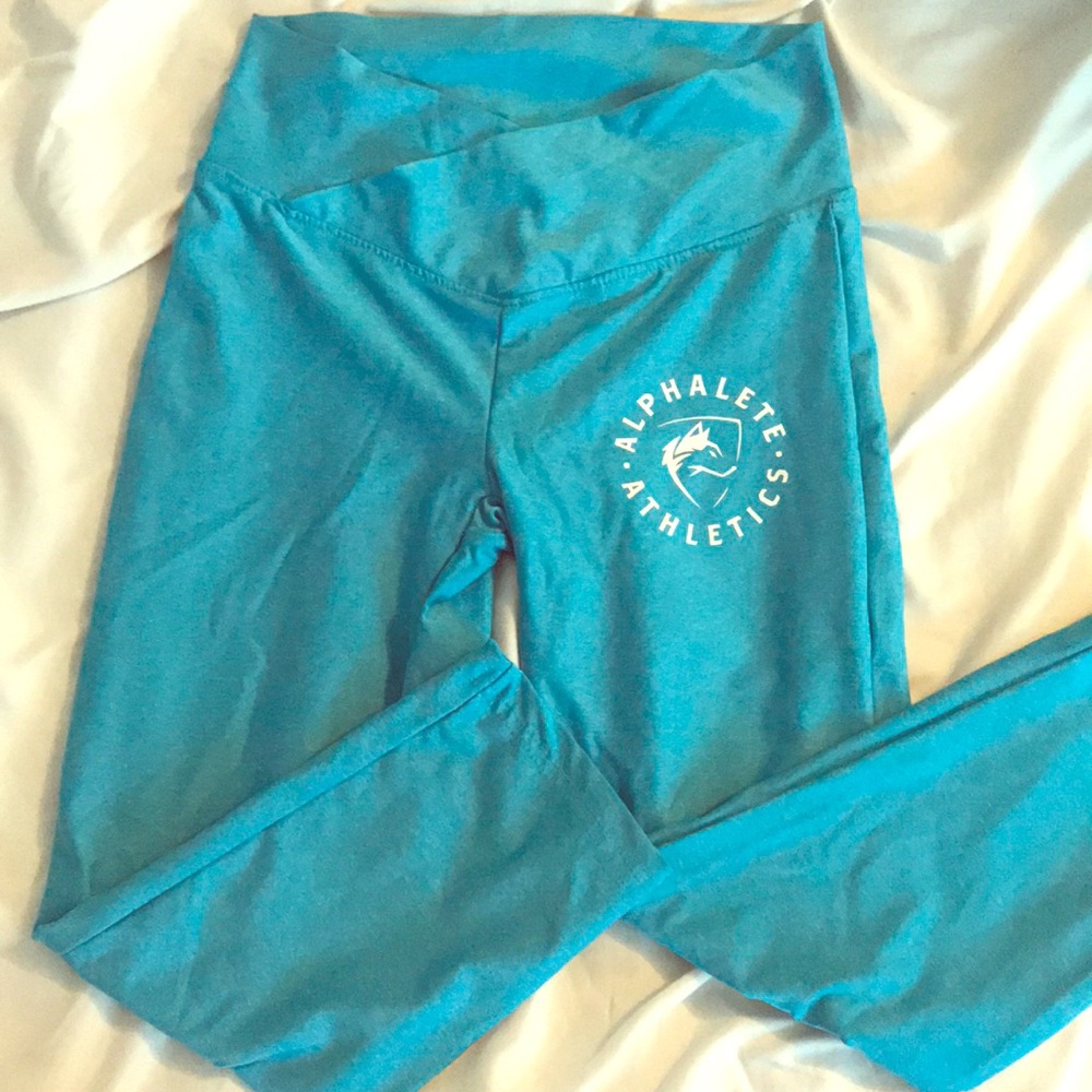 Alphalete crop